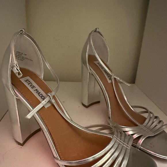 Beautiful block heel in silver - Picture 2 of 3